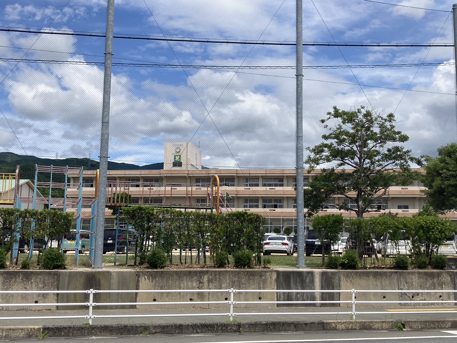 ハクモクレンB棟 鳥栖市立麓小学校