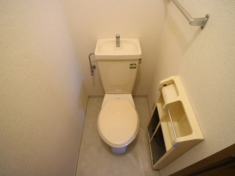 ナチュール日の里 B棟  温水洗浄便座取り付け予定。