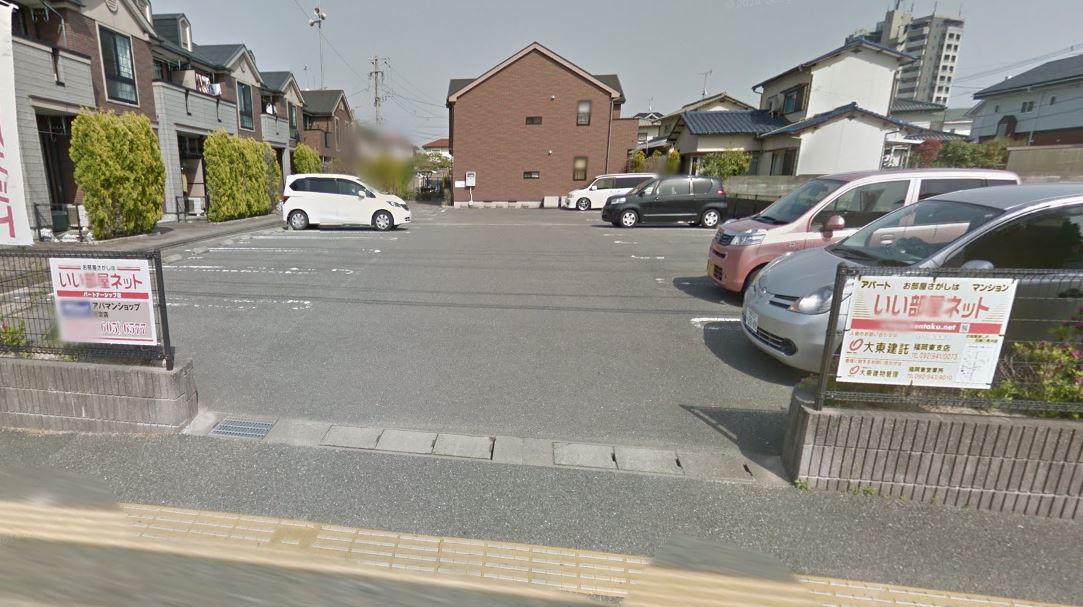 サンパティークⅢ 敷地内に駐車場が御座います。（写真は同型物件）