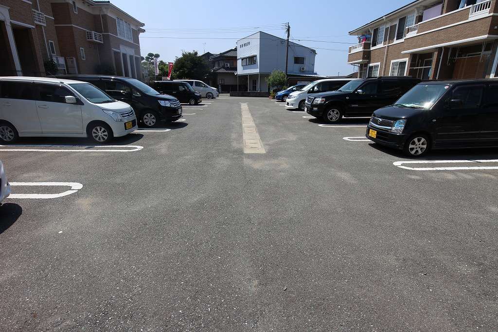 ブリアンメゾンD 駐車場