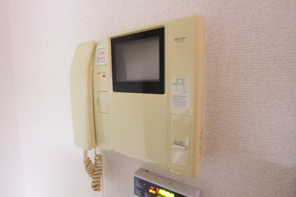プレジデント陶山 TVモニターホン付きで来客時も安心・別号室参考写真