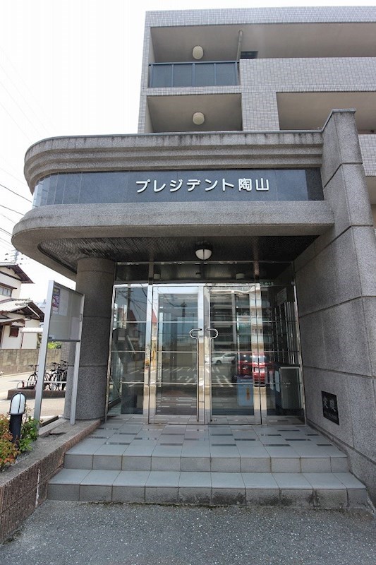 プレジデント陶山 分譲マンションのようなエントランス