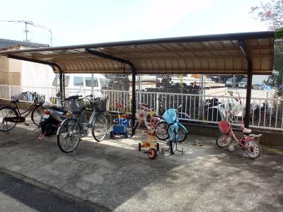 セジュール福間 駐輪場は屋根付