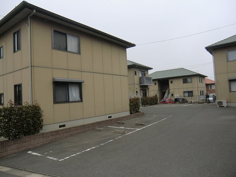 ヴィラハピネスB 敷地内駐車場