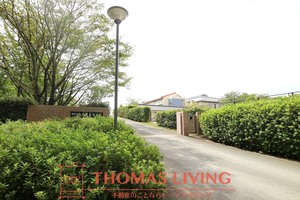 イストワールファミリアA棟 須恵町立須恵東中学校