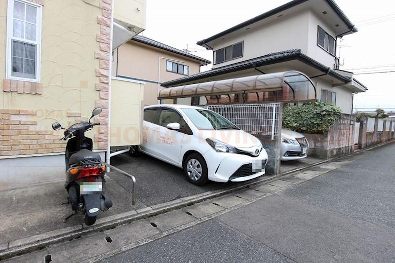 アミカーレ朱雀 敷地内駐車場