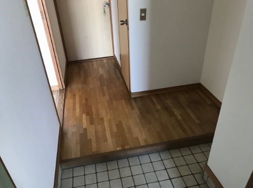 サーフサイドビル高浜 玄関