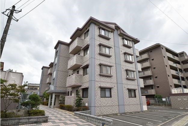 RESIAS　CHIKUSHINO　BLDG. 外観