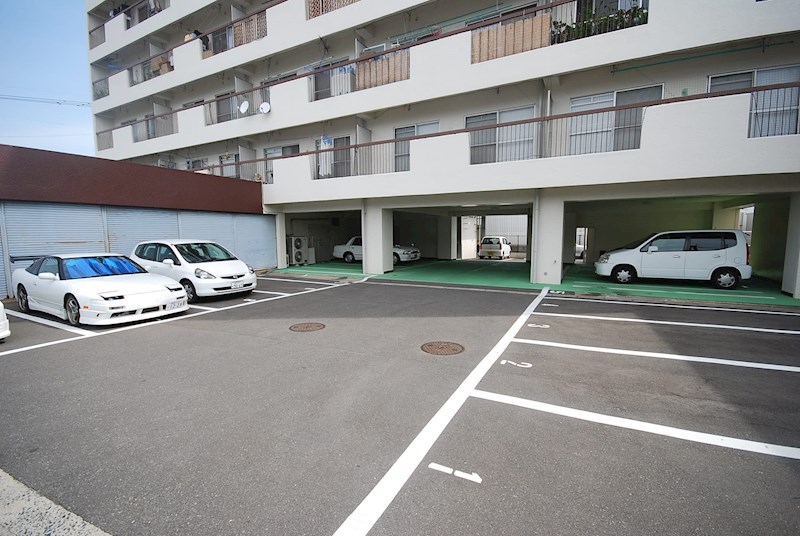 大産春日ビル 駐車場