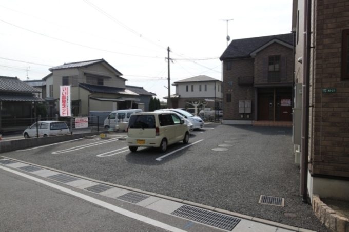 サンパティーク福間海岸通りＡ  現地敷地内駐車場