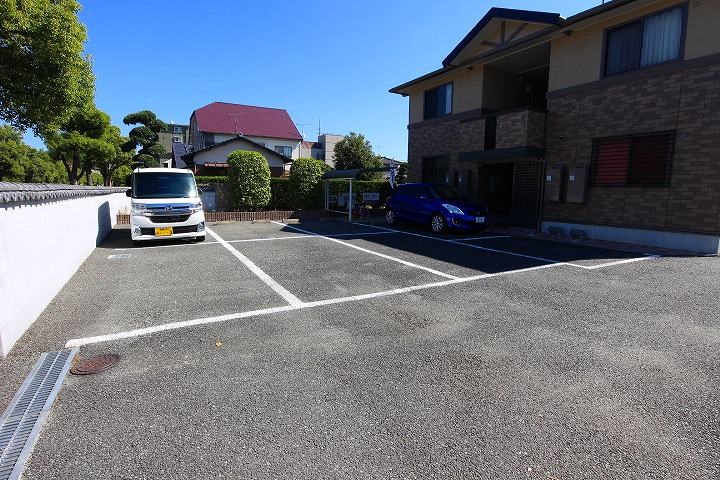 オガール観世 敷地内駐車場