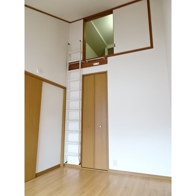 クレアール春日原 洋室