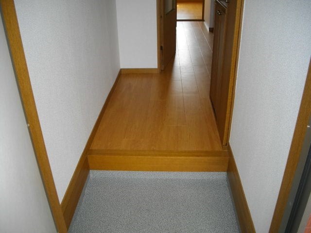 アラモード貴 B棟 すっきりとした印象の玄関です。