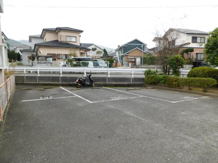 レジデンス乙金 駐車場