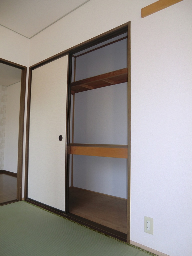 セジュール・プルニエ 荷物も沢山入る押入れ・別号室の写真になります。
