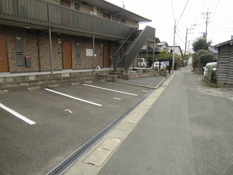 アモーレ五条 駐車場