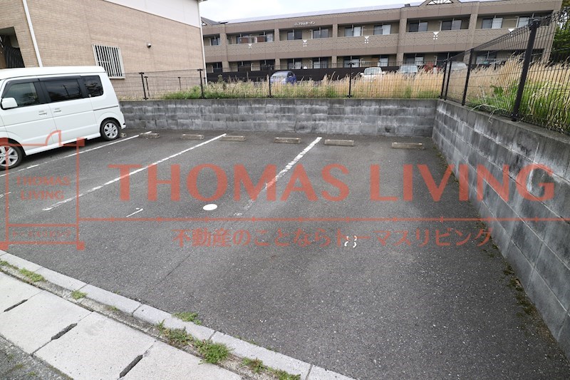プラムガーデン弐番館 駐車場