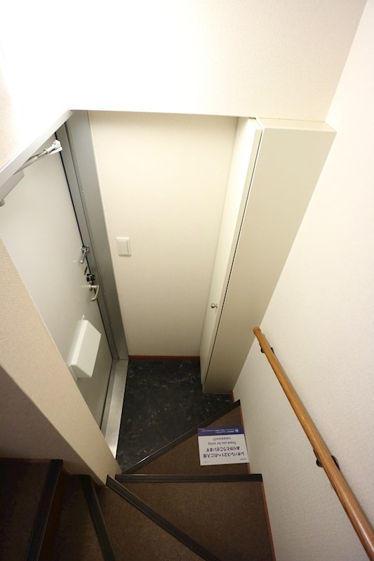 レオパレス片峰 玄関