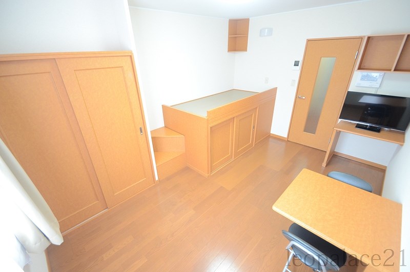 レオパレス空港南Ⅱ 下は収納になっています。