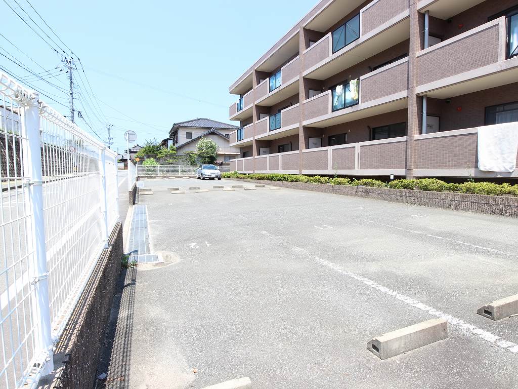 アメニティ花見ヶ丘 敷地内駐車場