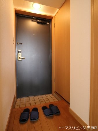 エステート・モア・薬院通り 玄関