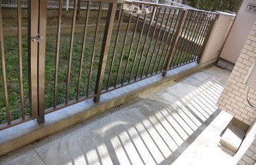 パークノヴァ春日原 ２階以上はバルコニーです。