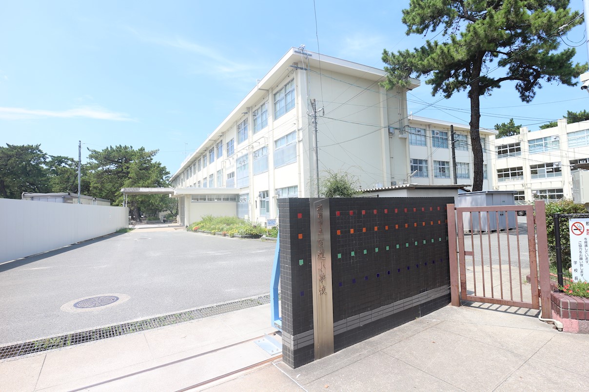 Le Cinq MUROMI 福岡市立百道小学校