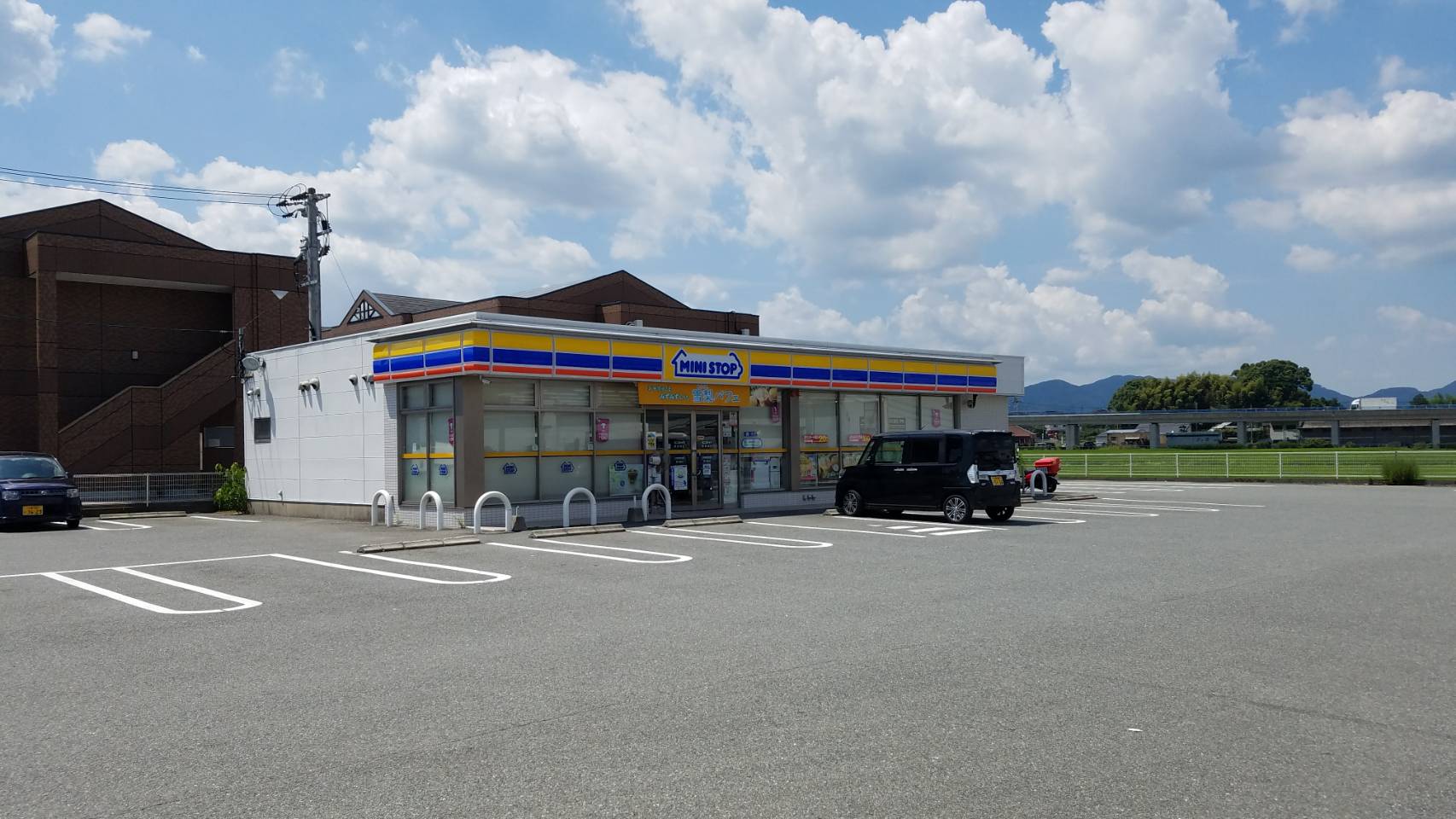 フィオーレ梅の木B ﾐﾆｽﾄｯﾌﾟ 穂波椿店