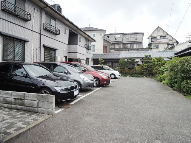 クラージュ城南 駐車場