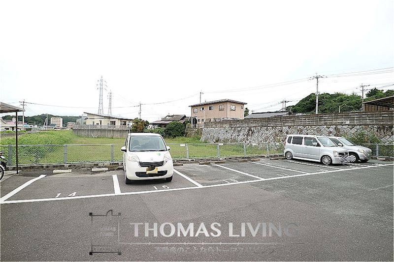 ウィザード九工大前 駐車場