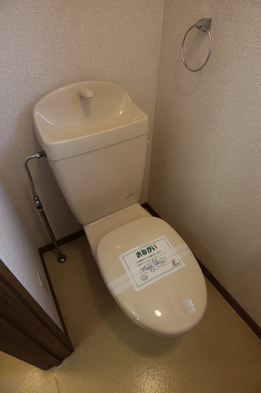 サピータウン　A棟 洗面脱衣所の奥にトイレがあります。写真は同型物件です。