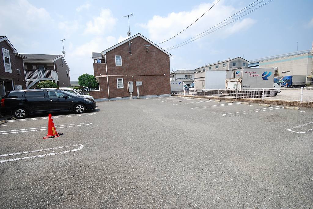 エトワール B 駐車場