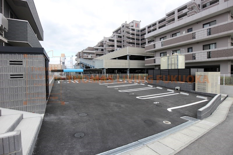 D-roomアスキム 駐車場