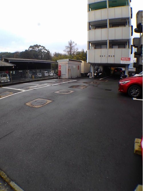 SKY真和 駐車場
