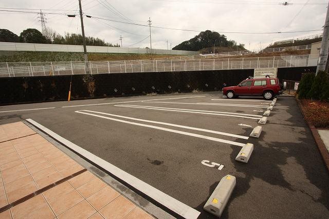 アーサースカイ川島 B 駐車場