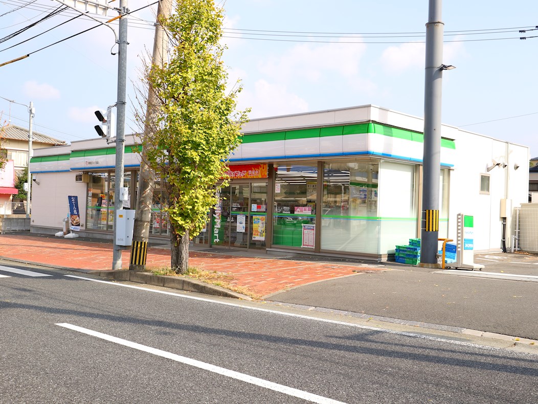 シャトーレイト自由ヶ丘 ﾌｧﾐﾘｰﾏｰﾄ 宗像田久4丁目店
