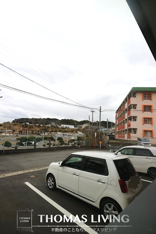Onesta（オネスタ） バルコニーからの眺めです。自動車教習所が向かいにあります。