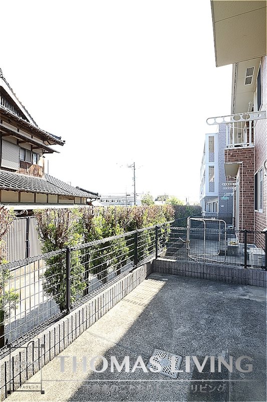クレインフィールド Ⅰ 1階なので広々専用庭御座いますよ。