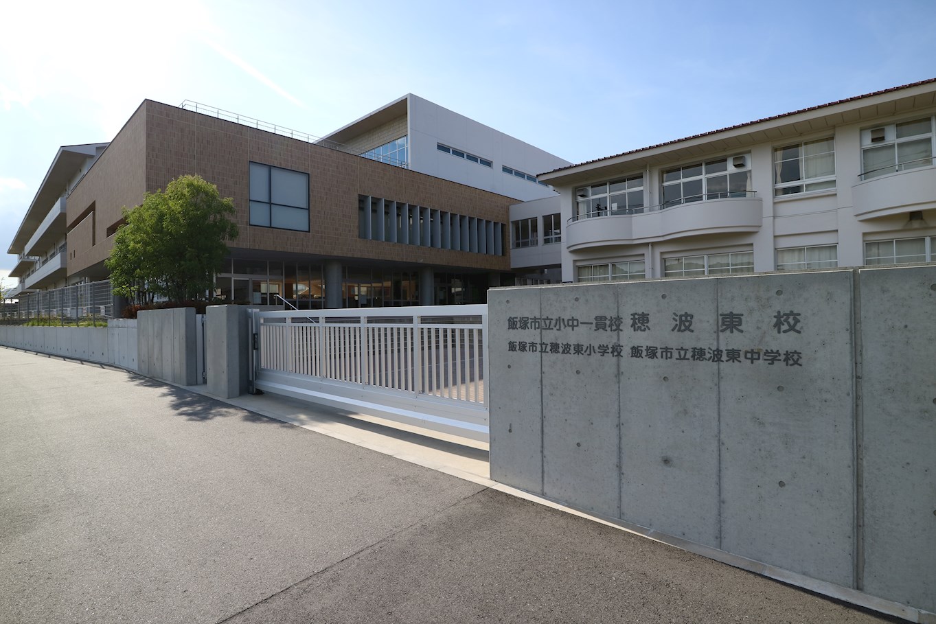 アーバン ルクラ B 飯塚市立小中一貫校穂波東校