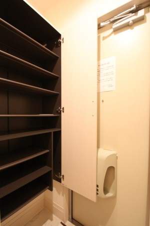 D-room上須恵 玄関