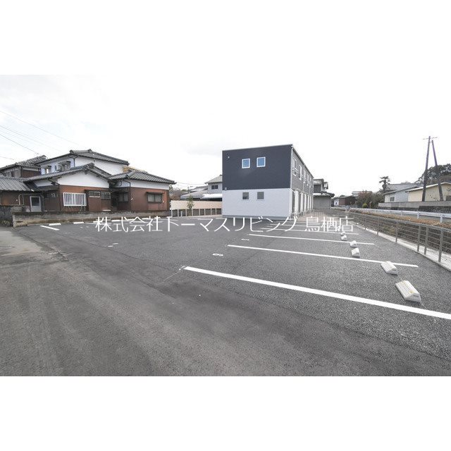 メゾングレイス真木町 駐車場