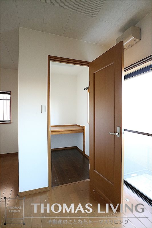 アントレ桂川 F棟 キッチン近くの納戸