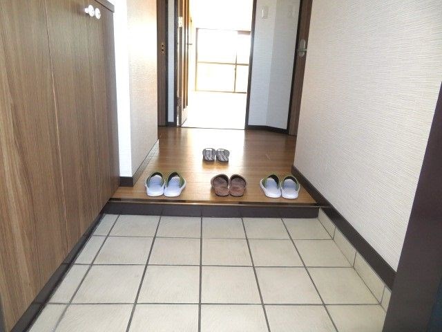 クローバービル壱番館 玄関