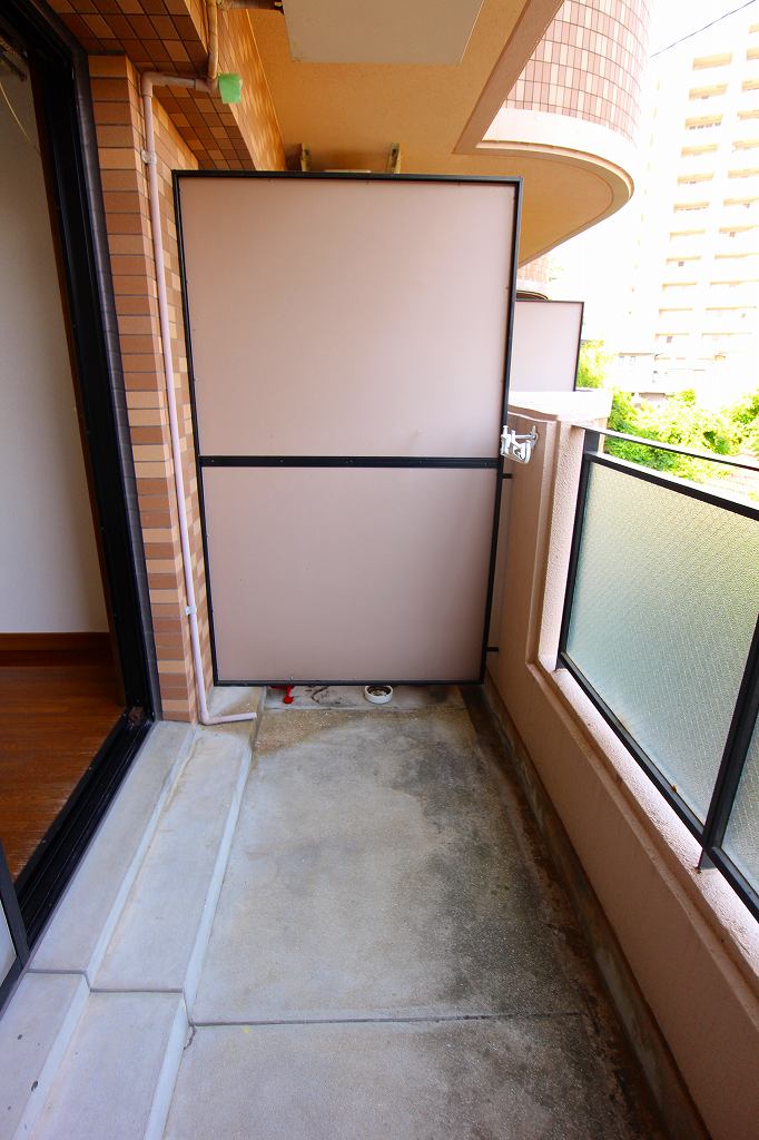 グレイス二日市壱番館  奥行きのあるバルコニーでお洗濯物も干しやすい・別号室参考写真