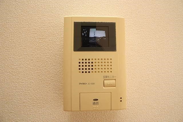 グラシュプレーヌⅦ C モニター付きインターホン完備なので、防犯面も安心です。