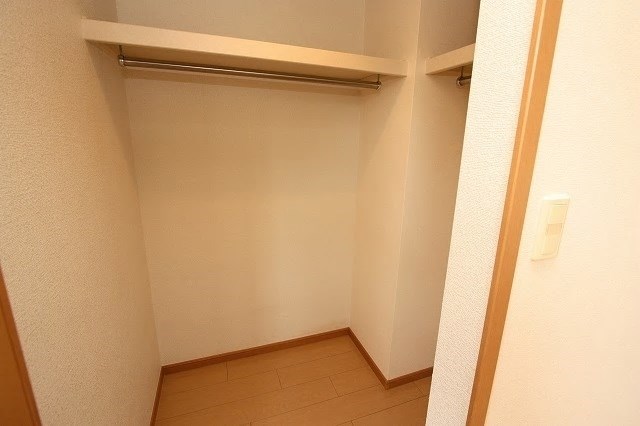 グラシュプレーヌⅦ C 大容量のウォークインクローゼットがあるので、お荷物の多い方でも安心です。