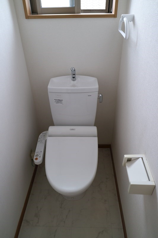セントラルハイツ ウォシュレット付きですよ。