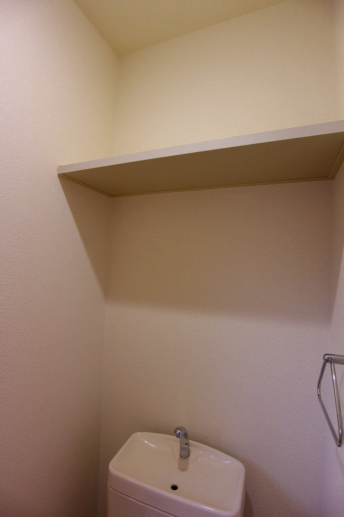ウイングコート花やしきＣ トイレ上部に収納だな有り。