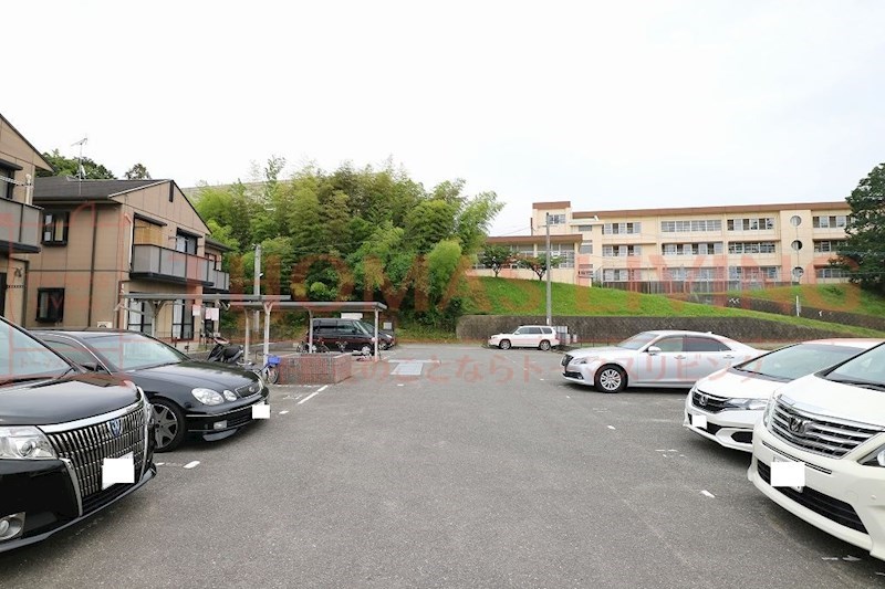 サンライズUEKI　A棟 駐車場