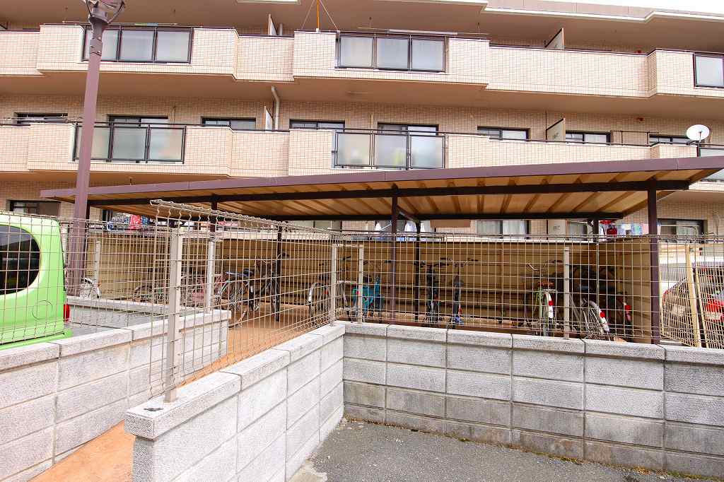 グリーンハイツ水城Ｂ 広い敷地内駐輪スペースあります